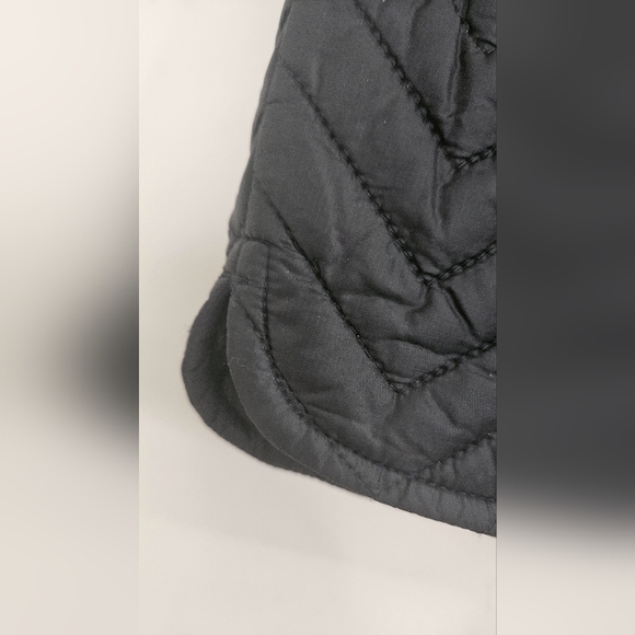 ATHLETA Apres Ski quilted Short Zip Pockets in black. Size 4 - Picture 10 of 15
